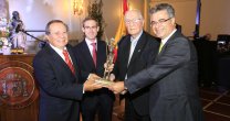 Luis Iván Muñoz recibió Premio Circulo Español 2017 Luis Iván Muñoz recibió Premio Circulo Español 2017