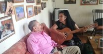 La cantora Ofelia Gana hizo emotivo homenaje a Ruperto Valderrama La cantora Ofelia Gana hizo emotivo homenaje a Ruperto Valderrama
