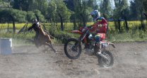 La carrera de Catalina Pérez contra una moto en el Campeonato Ecuestre Los Cóndores