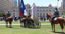 La Romería del Bicentenario cruzó las calles de Santiago al paso del caballo