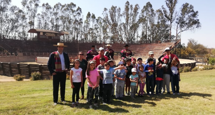Criadero El Convento recibió visita de niños de Equinovida Centro Ecuestre