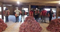 Club Villa Mañihuales entregó 552 mallas de papas a la comunidad Club Villa Mañihuales entregó 552 mallas de papas a la comunidad