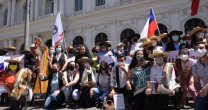 Mujeres marcharon por Santiago con la firme convicción de proteger las tradiciones