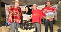 Criadores premiaron a expositores y lanzaron tonada Criadores premiaron a expositores y lanzaron tonada