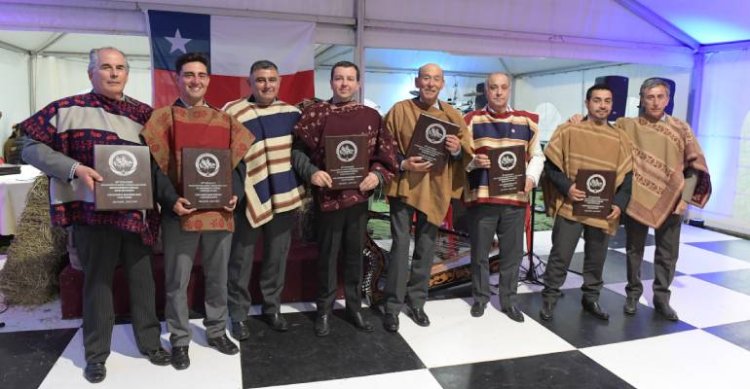 Asociación San Felipe celebró sus 50 años y premió a su Cuadro de Honor