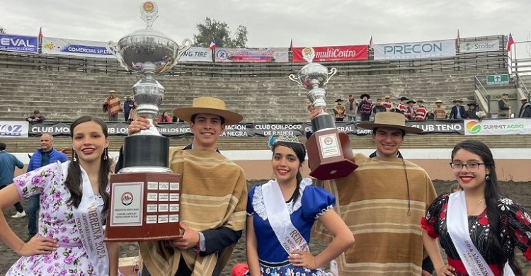 Escobedo y Alvayay recibieron la Copa y entraron a la lista de Campeones Nacionales Escolares