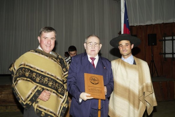 Ismael "Pincho" Rioseco Larenas: La Voz Corralera de Chile recibió el reconocimiento de la Zona Sur