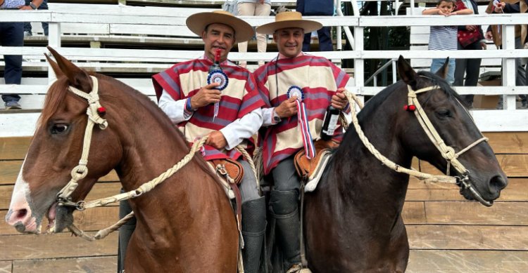 Los hermanos Navarrete sellaron emotivo triunfo familiar en Socabío