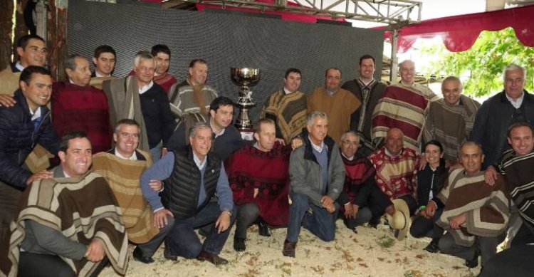 Campeones de Chile recibieron un lindo homenaje en el Clasificatorio Centro