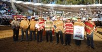 Juan Manuel Carrasco y el Club San Carlos fueron homenajeados antes de la Serie Potros