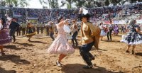 Un espectacular cuecazo protagonizó la ceremonia de la Serie de Campeones en la Monumental de San Carlos