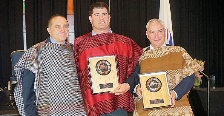 Pablo Aninat celebró premio en Gala de Ferochi y contó que también correrá junto a Claudio Bustos