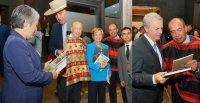 Enagro: Matthei, Jara y Kast recibieron libros y Manual de Bienestar Animal de parte de la Federación del Rodeo