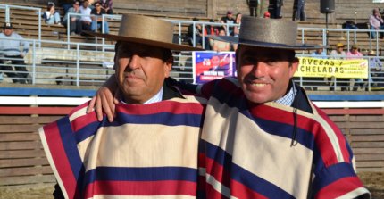 José Manuel Toledo y Manuel Muñoz sumaron fuerzas y celebraron de inmediato en Yerbas Buenas