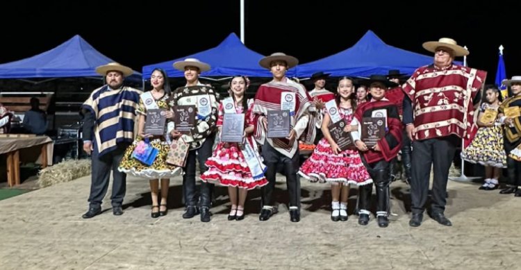 Campeonato de Cueca Huasa de Ferochi causó furor en Arica y Puerto Natales