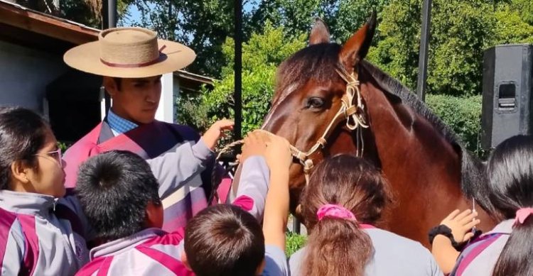 Alumnos de Escuela Carlos Lazcano disfrutaron charla educativa en la Expo Curicó