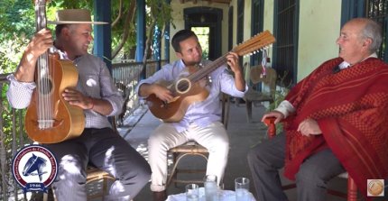 El Guitarrón Chileno: La tradición de los cantores a lo humano y lo divino