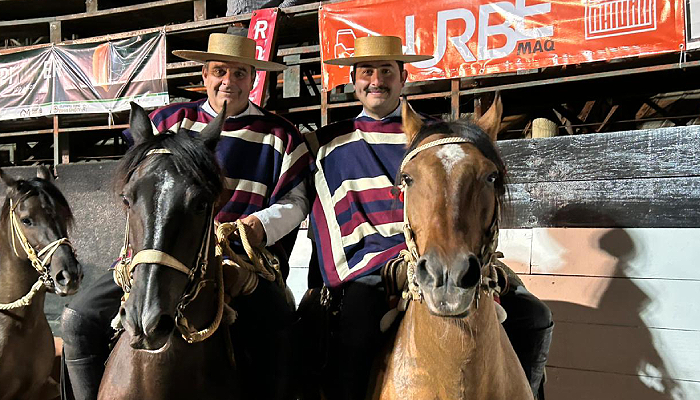 González y Villela tuvieron una festiva noche de viernes en San Clemente