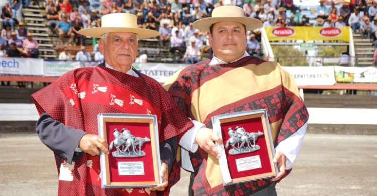 Johann Güde y Juan Galdames fueron distinguidos en la ceremonia de la Serie de Campeones en Melipilla