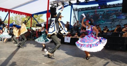 Un vibrante arranque tuvo el IV Campeonato Nacional de Cueca Huasa en Rancagua