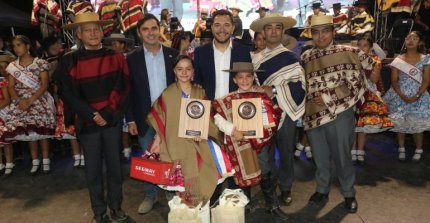 Rayen San Martín y Axel Vásquez fueron campeones infantiles de cueca huasa: "Es un gran orgullo"
