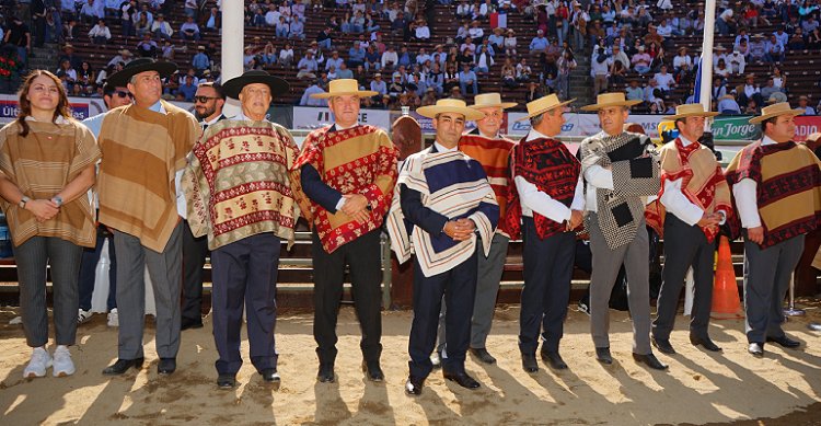 Directores de la Federación del Rodeo y el Champion de Chile: 