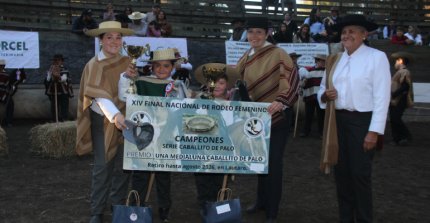 Mateo Rozas y Agustina Rozas conquistaron la Serie Caballito de Palo del Nacional Femenino