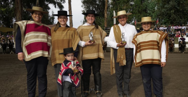 Agrupación de Mujeres del Rodeo Chileno y el Nacional Femenino: 