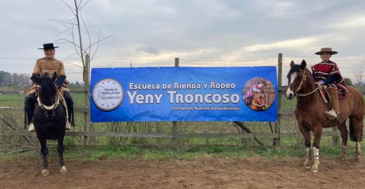 Yeny Troncoso y su escuela de Rienda y Rodeo: 